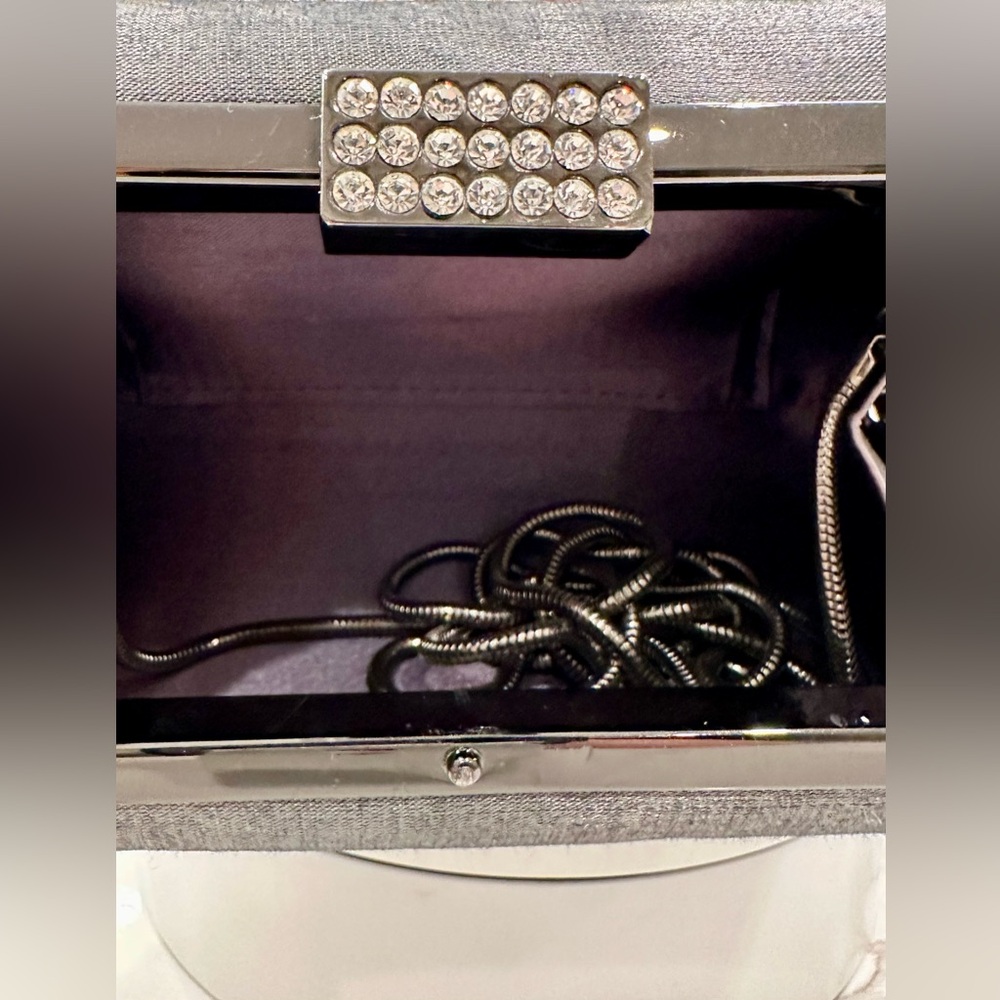 VTG Bloomingdale’s Metallic Silver Evening Bag w/ Crystal Clasp - VGUC - Picture 11 of 17